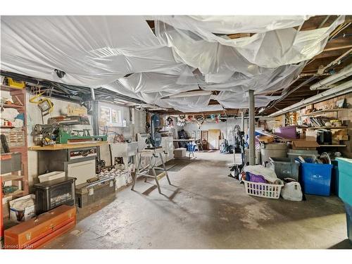 208 North Street, Fort Erie, ON - Indoor Photo Showing Garage