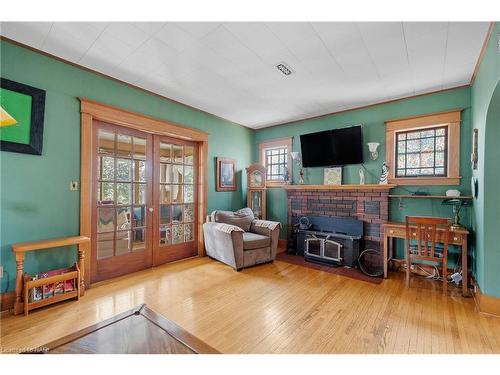 208 North Street, Fort Erie, ON - Indoor Photo Showing Living Room With Fireplace