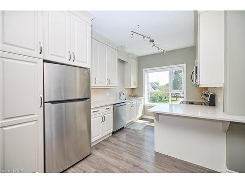 211-529 South Pelham Road, Welland, ON - Indoor Photo Showing Kitchen