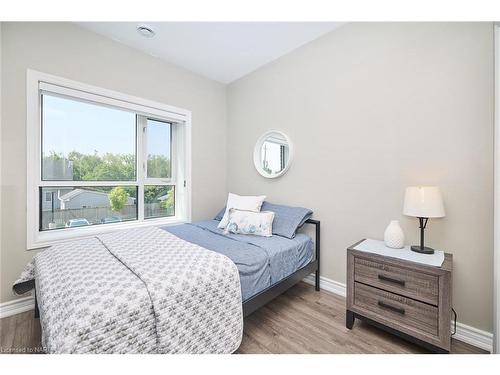 211-529 South Pelham Road, Welland, ON - Indoor Photo Showing Bedroom