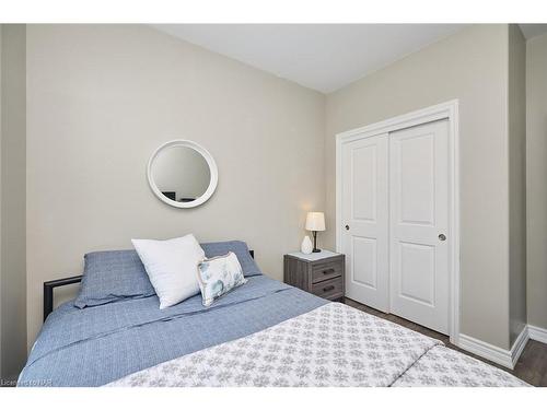 211-529 South Pelham Road, Welland, ON - Indoor Photo Showing Bedroom