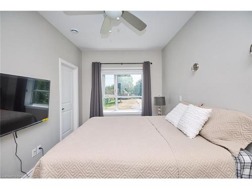 211-529 South Pelham Road, Welland, ON - Indoor Photo Showing Bedroom