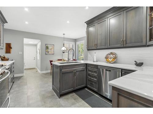 35-13 Lakeside Drive, St. Catharines, ON - Indoor Photo Showing Kitchen With Upgraded Kitchen