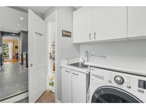 35-13 Lakeside Drive, St. Catharines, ON - Indoor Photo Showing Laundry Room