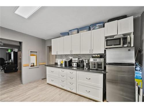 6268 Drummond Road, Niagara Falls, ON - Indoor Photo Showing Kitchen