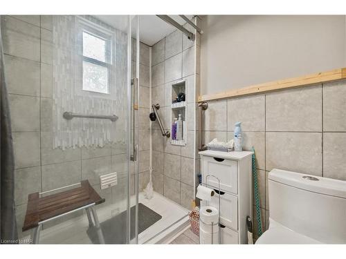 6268 Drummond Road, Niagara Falls, ON - Indoor Photo Showing Bathroom