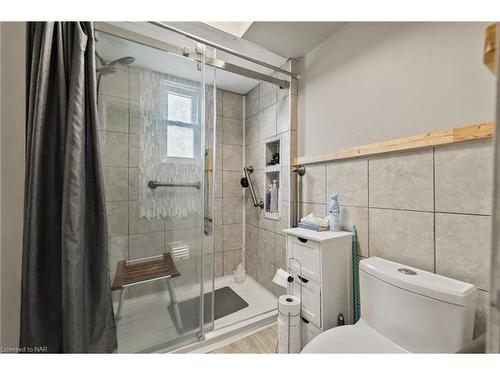 6268 Drummond Road, Niagara Falls, ON - Indoor Photo Showing Bathroom