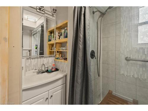 6268 Drummond Road, Niagara Falls, ON - Indoor Photo Showing Bathroom