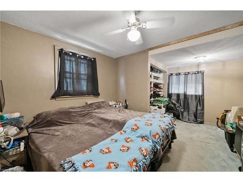 6268 Drummond Road, Niagara Falls, ON - Indoor Photo Showing Bedroom