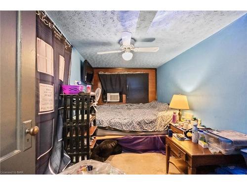 6268 Drummond Road, Niagara Falls, ON - Indoor Photo Showing Bedroom