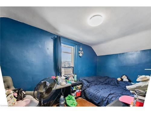 6268 Drummond Road, Niagara Falls, ON - Indoor Photo Showing Bedroom