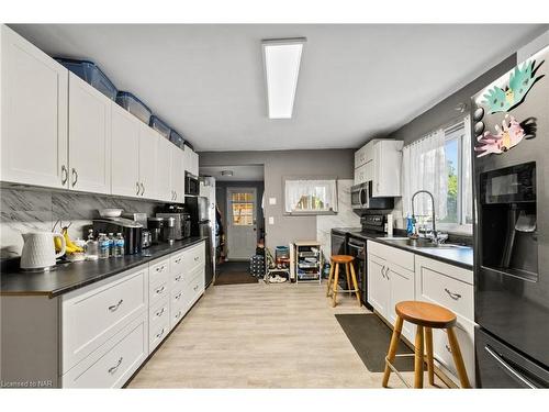 6268 Drummond Road, Niagara Falls, ON - Indoor Photo Showing Kitchen With Double Sink