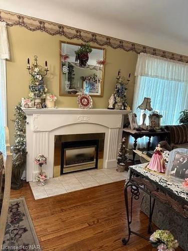 147 Village Road, St. Catharines, ON - Indoor Photo Showing Living Room With Fireplace