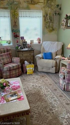 147 Village Road, St. Catharines, ON - Indoor Photo Showing Living Room