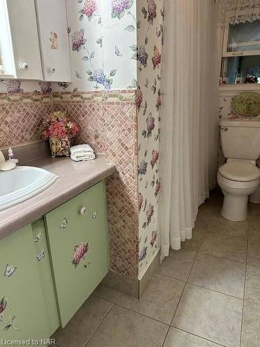 147 Village Road, St. Catharines, ON - Indoor Photo Showing Bathroom