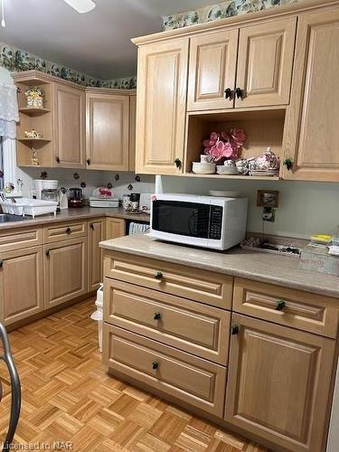 147 Village Road, St. Catharines, ON - Indoor Photo Showing Kitchen