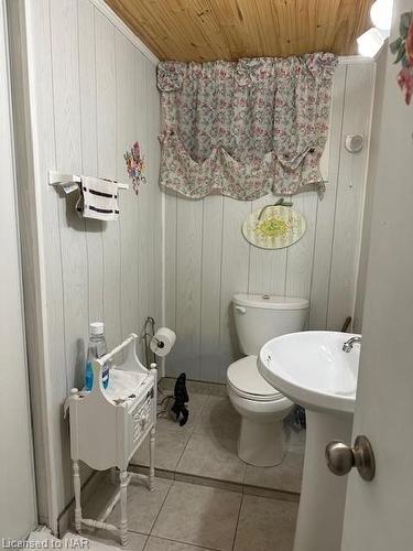 147 Village Road, St. Catharines, ON - Indoor Photo Showing Bathroom