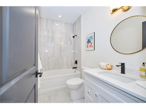 87 Port Robinson Road, Pelham, ON - Indoor Photo Showing Bathroom