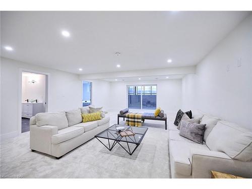 87 Port Robinson Road, Pelham, ON - Indoor Photo Showing Living Room