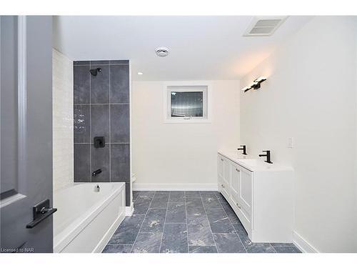 87 Port Robinson Road, Pelham, ON - Indoor Photo Showing Bathroom