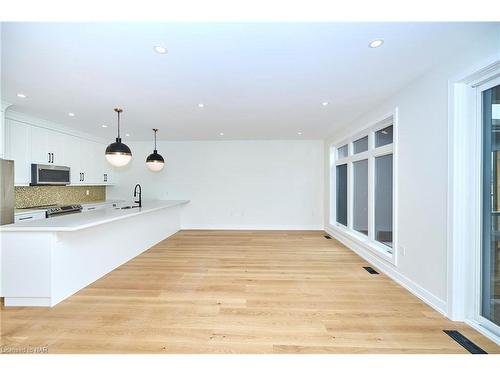 95 Port Robinson Road, Pelham, ON - Indoor Photo Showing Kitchen