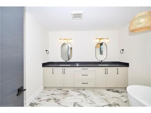 95 Port Robinson Road, Pelham, ON - Indoor Photo Showing Bathroom