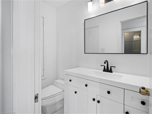 995 Concession Road, Fort Erie, ON - Indoor Photo Showing Bathroom