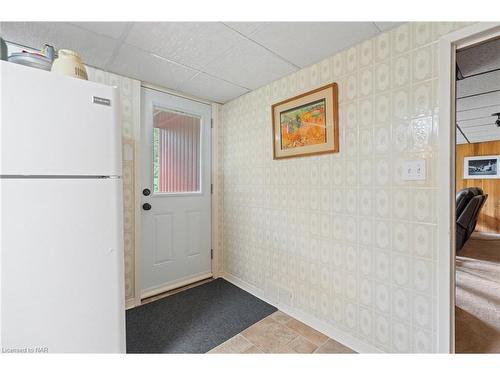 1677 Gregory Road, St. Catharines, ON - Indoor Photo Showing Other Room