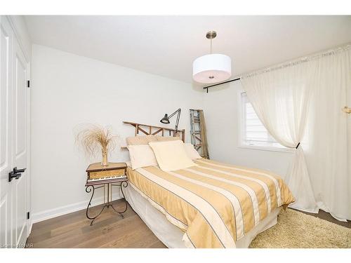 6 Cyclone Way, Crystal Beach, ON - Indoor Photo Showing Bedroom