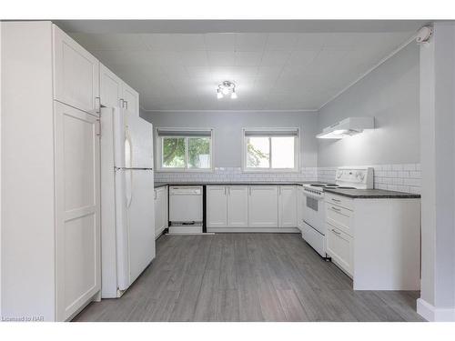 3926 Rebstock Road, Crystal Beach, ON - Indoor Photo Showing Kitchen