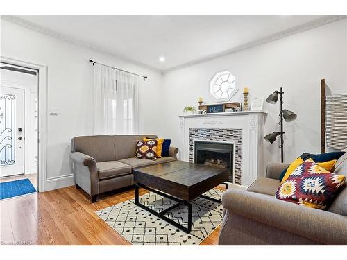 6047 Ross Street, Niagara Falls, ON - Indoor Photo Showing Living Room With Fireplace