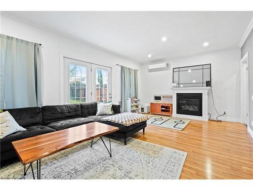 6047 Ross Street, Niagara Falls, ON - Indoor Photo Showing Living Room With Fireplace