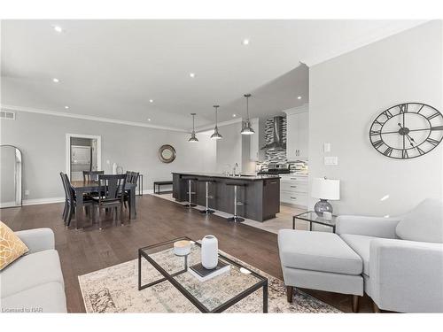 29-9245 Shoveller Drive, Niagara Falls, ON - Indoor Photo Showing Living Room