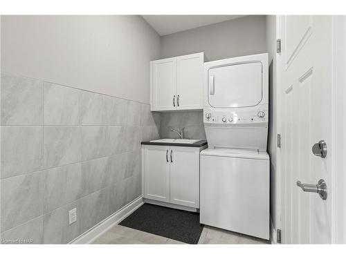 29-9245 Shoveller Drive, Niagara Falls, ON - Indoor Photo Showing Laundry Room