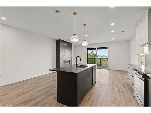 97 Port Robinson Road, Fonthill, ON - Indoor Photo Showing Kitchen With Upgraded Kitchen