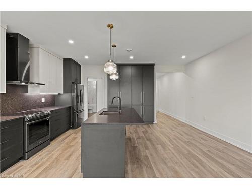 97 Port Robinson Road, Fonthill, ON - Indoor Photo Showing Kitchen With Upgraded Kitchen