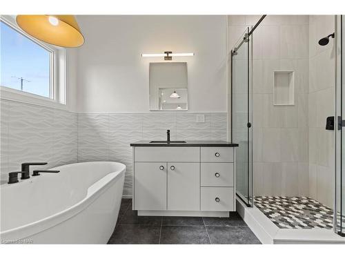 97 Port Robinson Road, Fonthill, ON - Indoor Photo Showing Bathroom