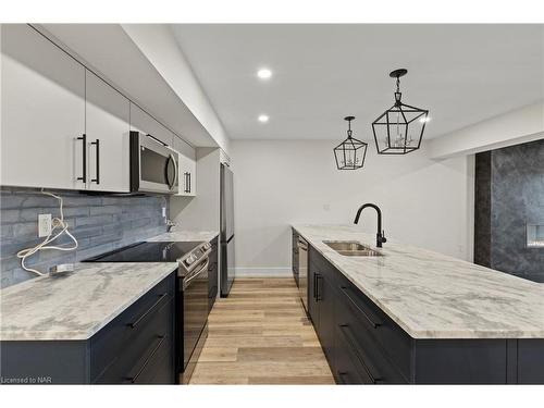 97 Port Robinson Road, Fonthill, ON - Indoor Photo Showing Kitchen With Double Sink With Upgraded Kitchen