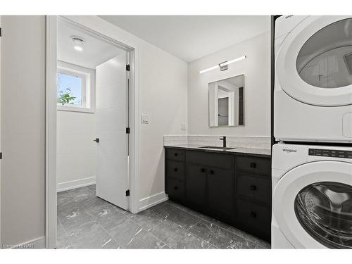 97 Port Robinson Road, Fonthill, ON - Indoor Photo Showing Laundry Room