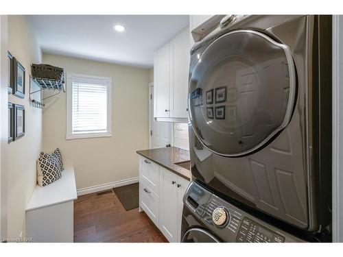 13 West Farmington Drive, St. Catharines, ON - Indoor Photo Showing Laundry Room