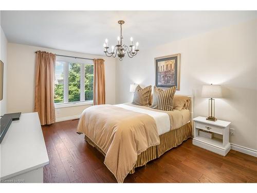 13 West Farmington Drive, St. Catharines, ON - Indoor Photo Showing Bedroom