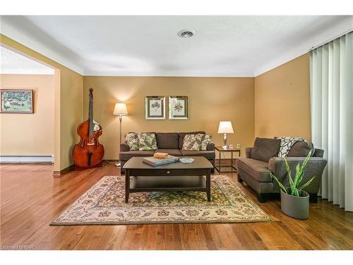 40177 Con 4 Rd, Wainfleet, ON - Indoor Photo Showing Living Room