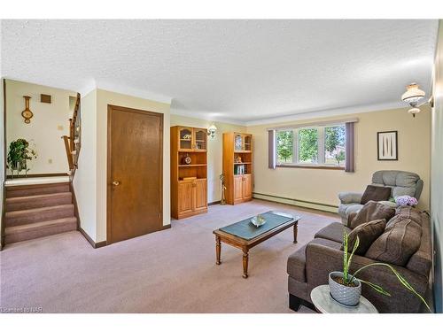 40177 Con 4 Rd, Wainfleet, ON - Indoor Photo Showing Living Room