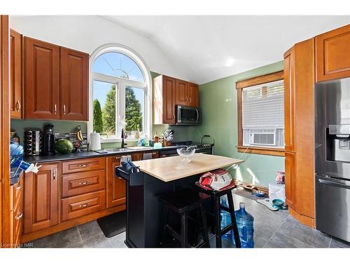 4027 Main Street, Niagara Falls, ON - Indoor Photo Showing Kitchen With Double Sink