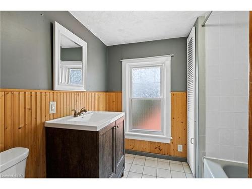 4027 Main Street, Niagara Falls, ON - Indoor Photo Showing Dining Room