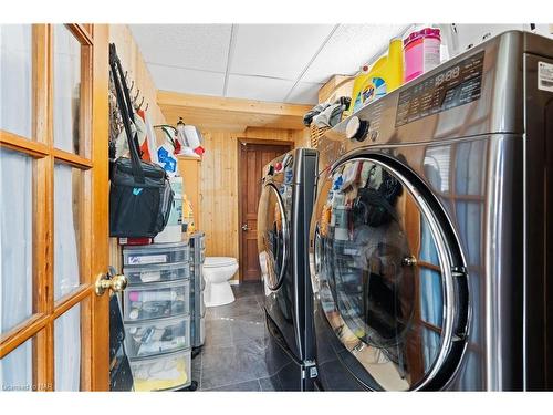 4027 Main Street, Niagara Falls, ON - Indoor Photo Showing Laundry Room