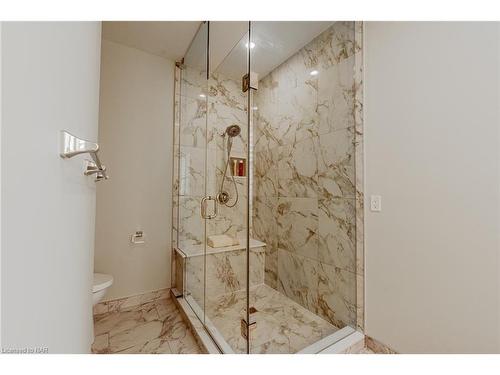 3750 Kalar Road, Niagara Falls, ON - Indoor Photo Showing Bathroom