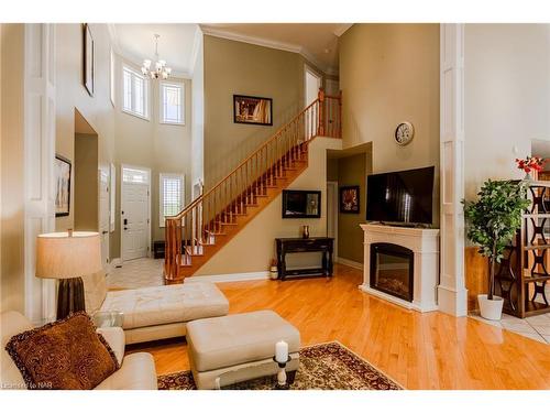 3750 Kalar Road, Niagara Falls, ON - Indoor Photo Showing Living Room With Fireplace