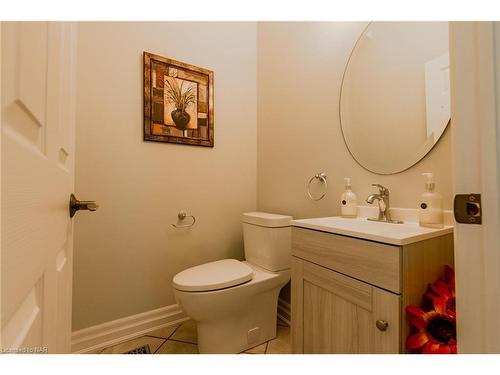 3750 Kalar Road, Niagara Falls, ON - Indoor Photo Showing Bathroom