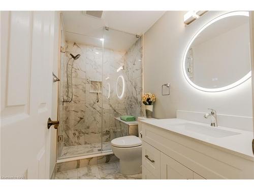 3750 Kalar Road, Niagara Falls, ON - Indoor Photo Showing Bathroom